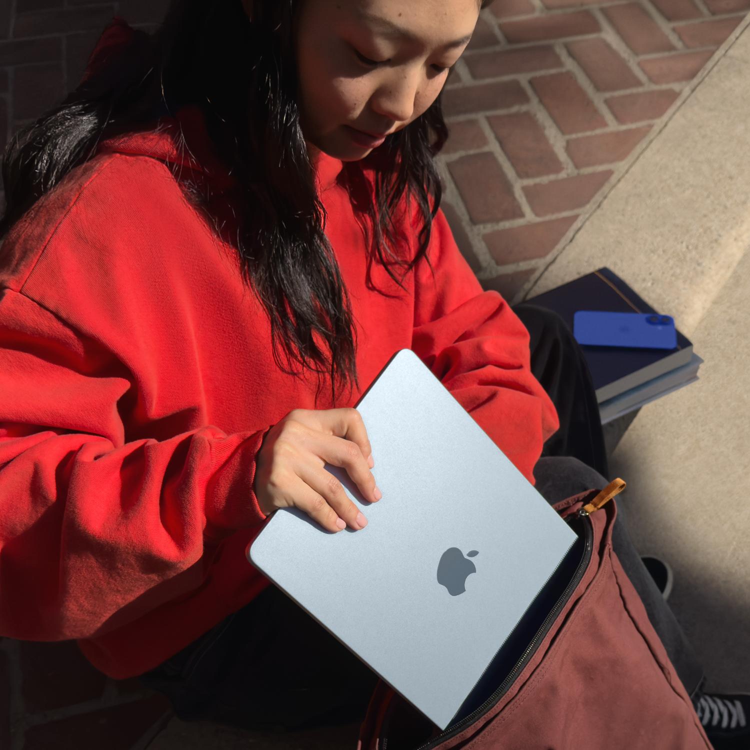 13-inch MacBook Air Apple M4 chip with 10-core CPU and 8-core GPU, 16GB, 256GB SSD - Starlight - Image 8